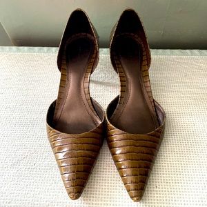 Ann Taylor Green Leather kitten heel pumps